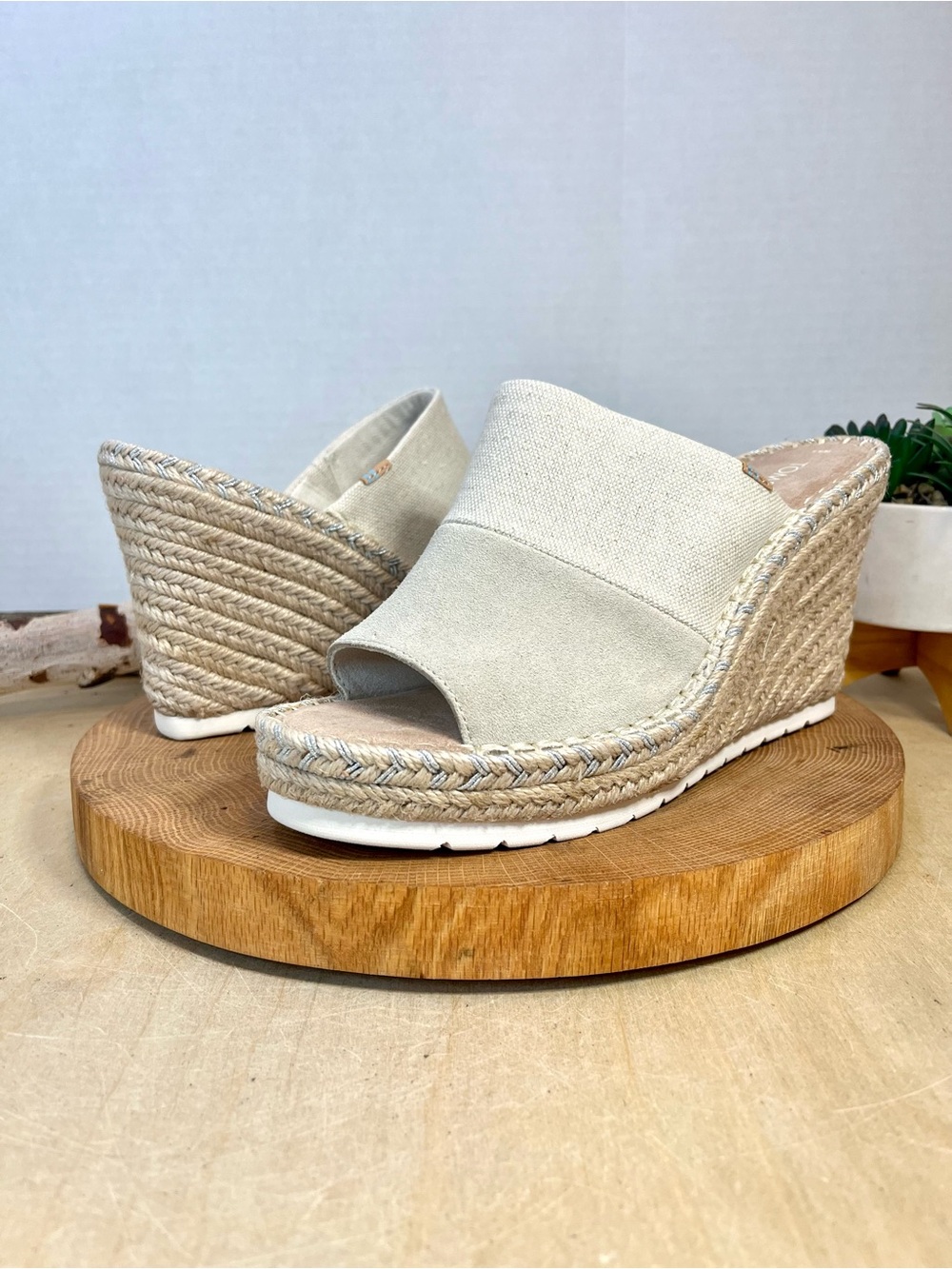 TOMS Monica Wedge Sandals Cream Canvas Suede Espadrille Size 9.5 NEW